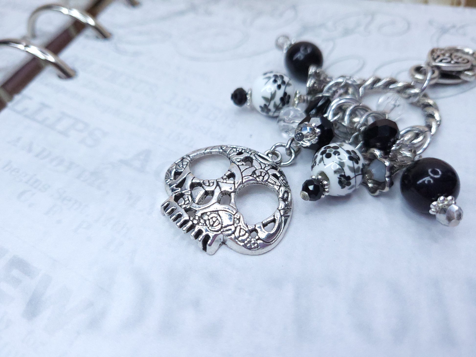 Chunky Dangle - Textured Skull