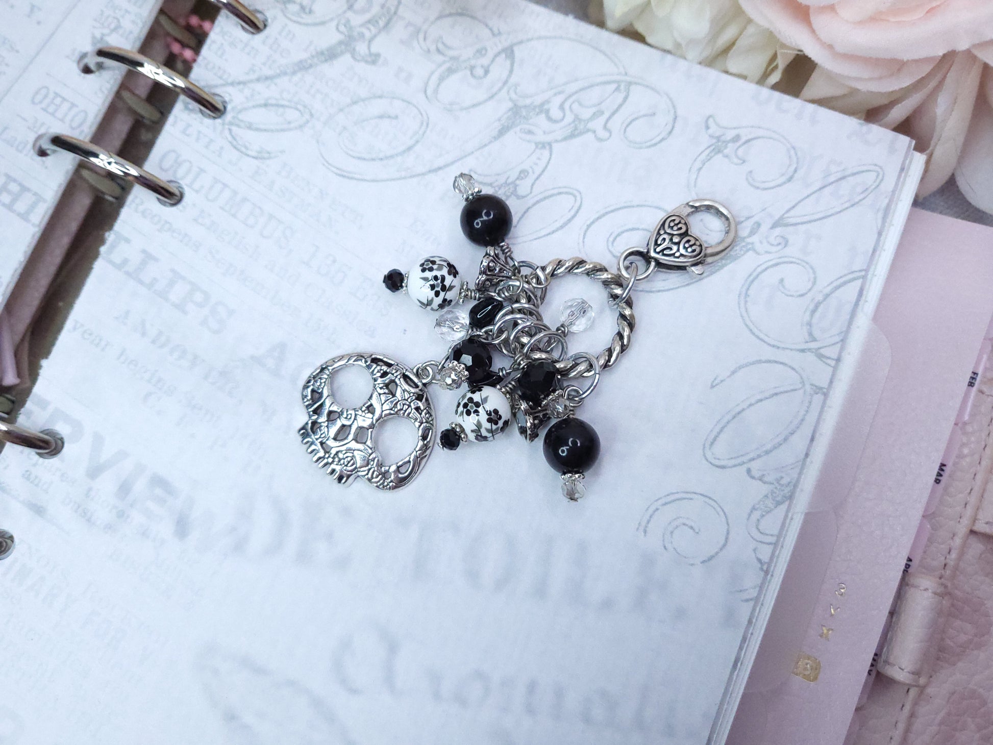 Chunky Dangle - Textured Skull