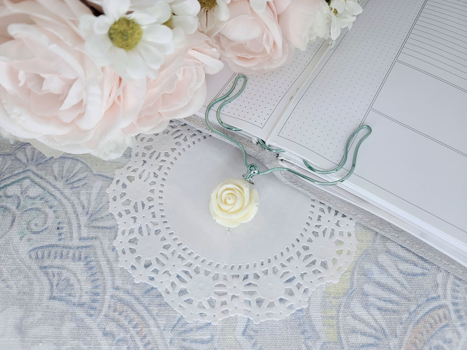 TN Page Holder -  Rose