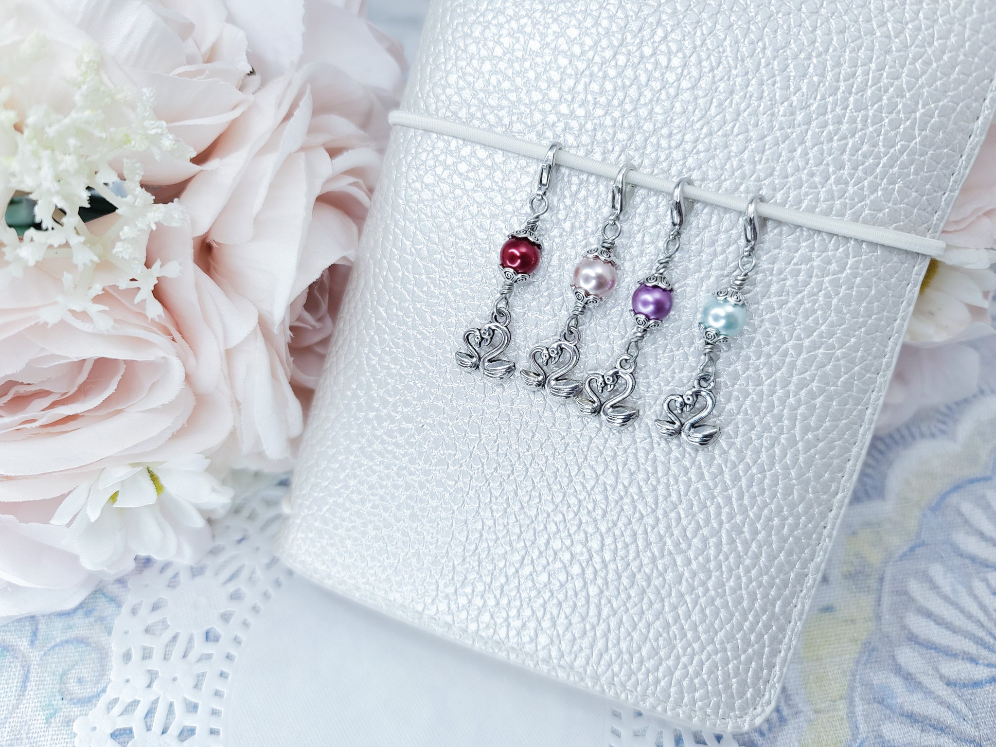 Classic Charm - Swan