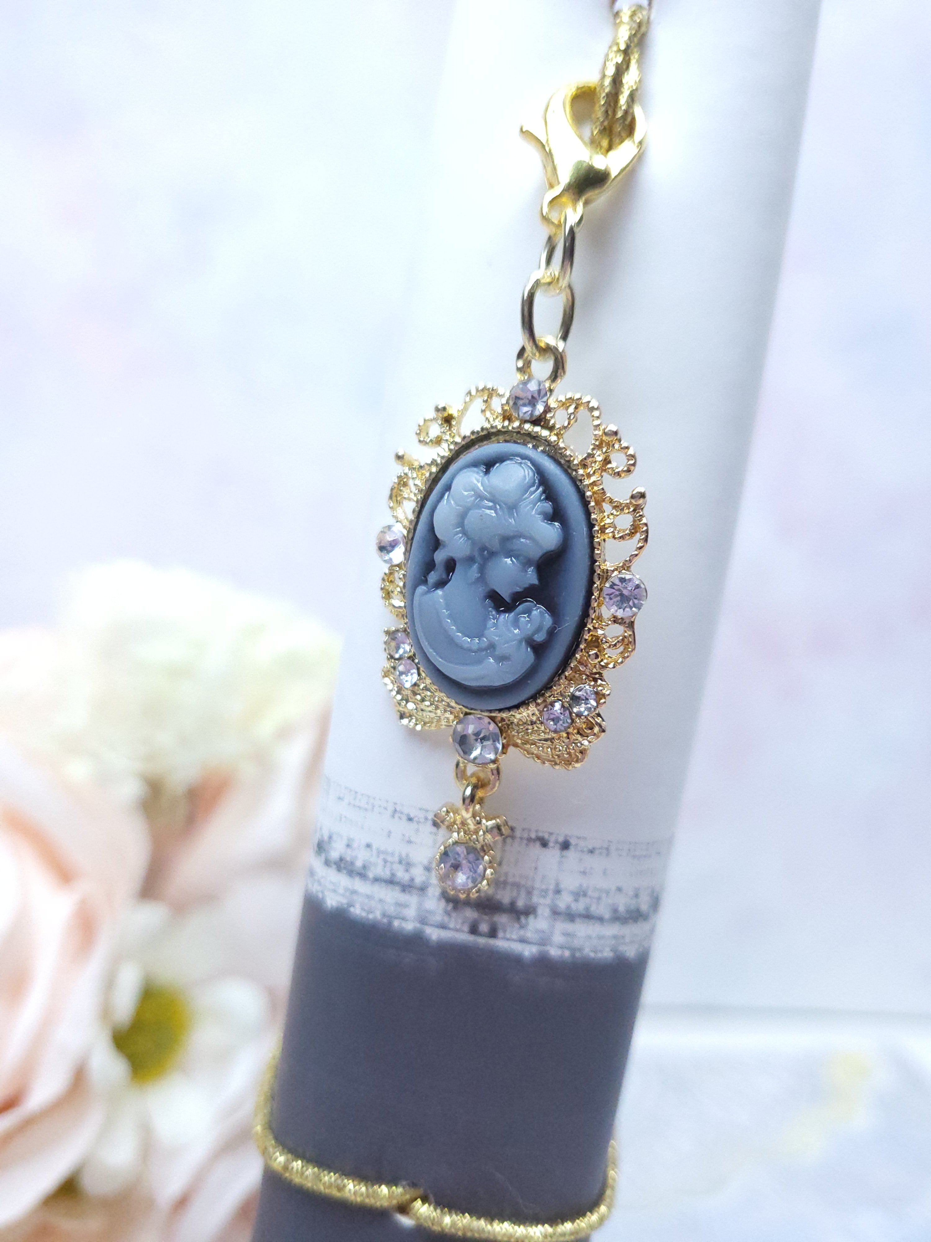 Classic Charm - Cameo