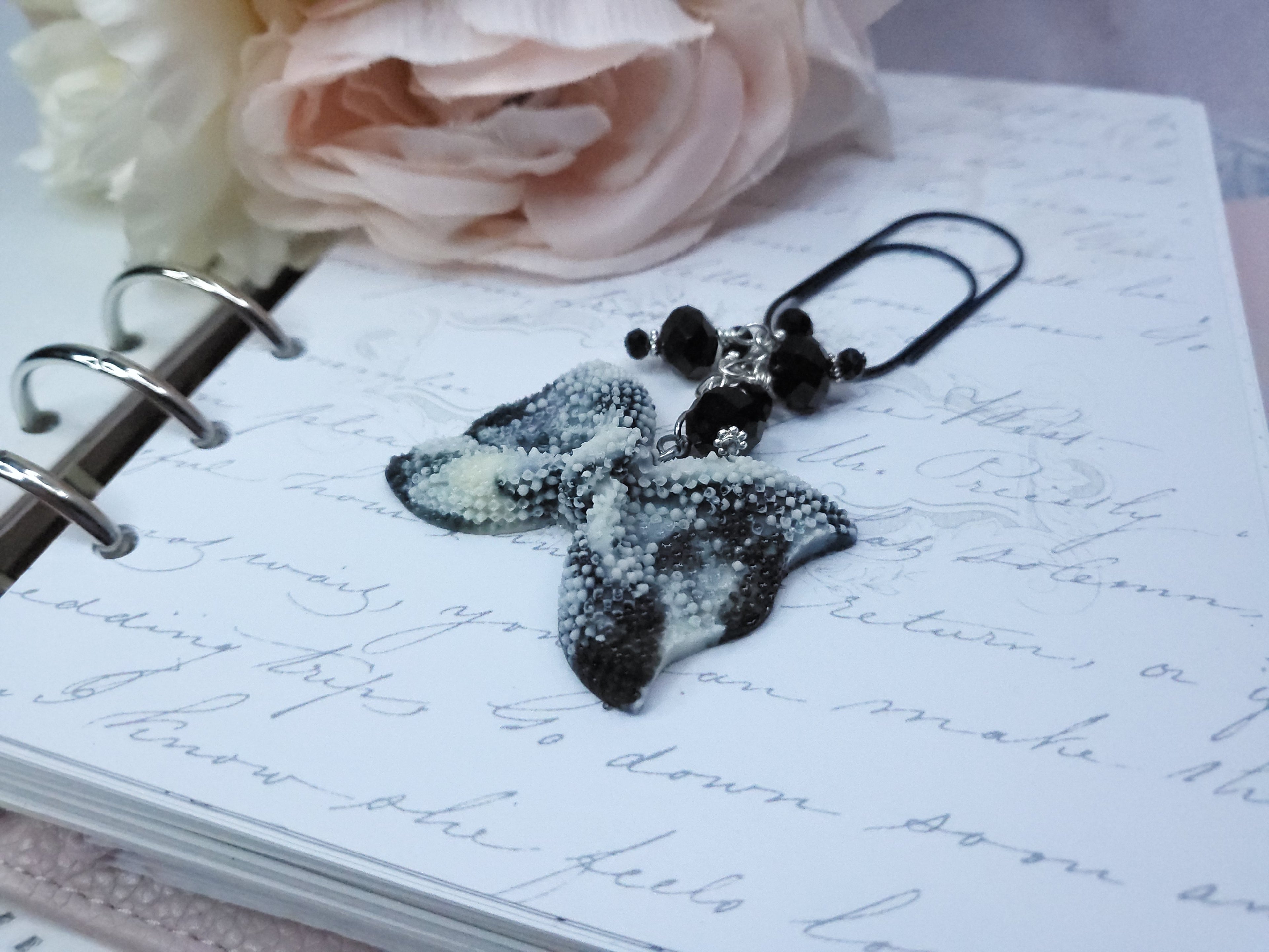 BlingMark - Textured Bow (Cookies & Cream)