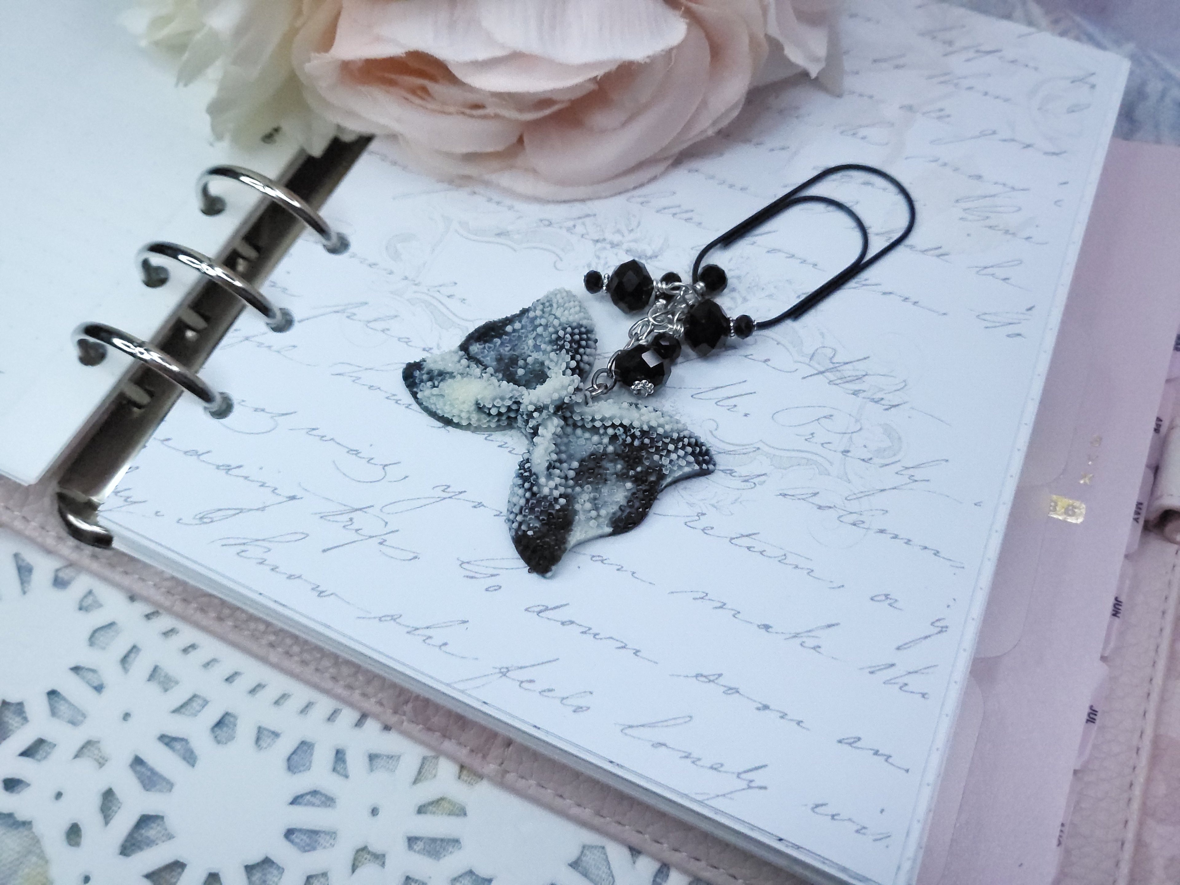 BlingMark - Textured Bow (Cookies & Cream)