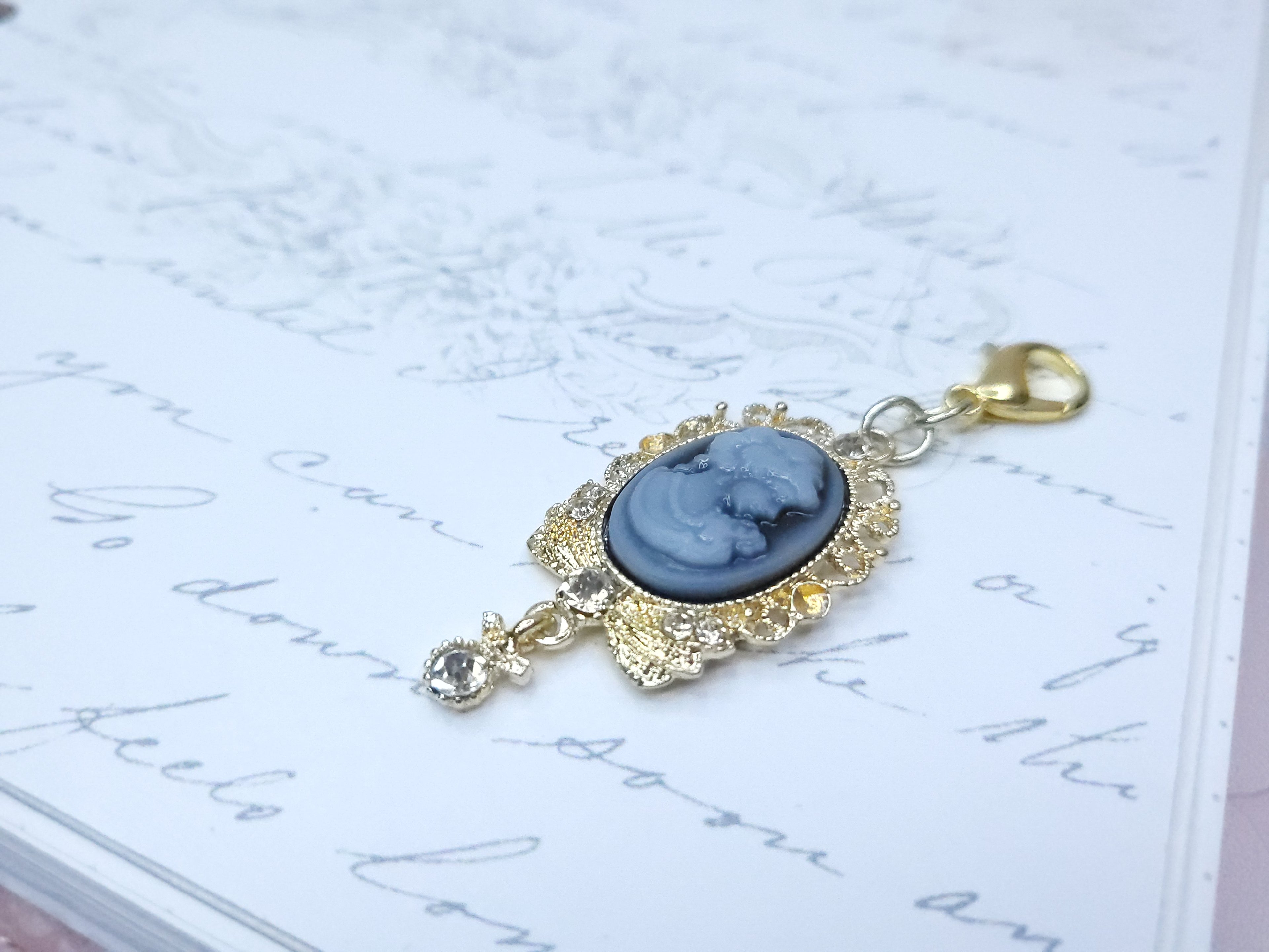 Classic Charm - Cameo