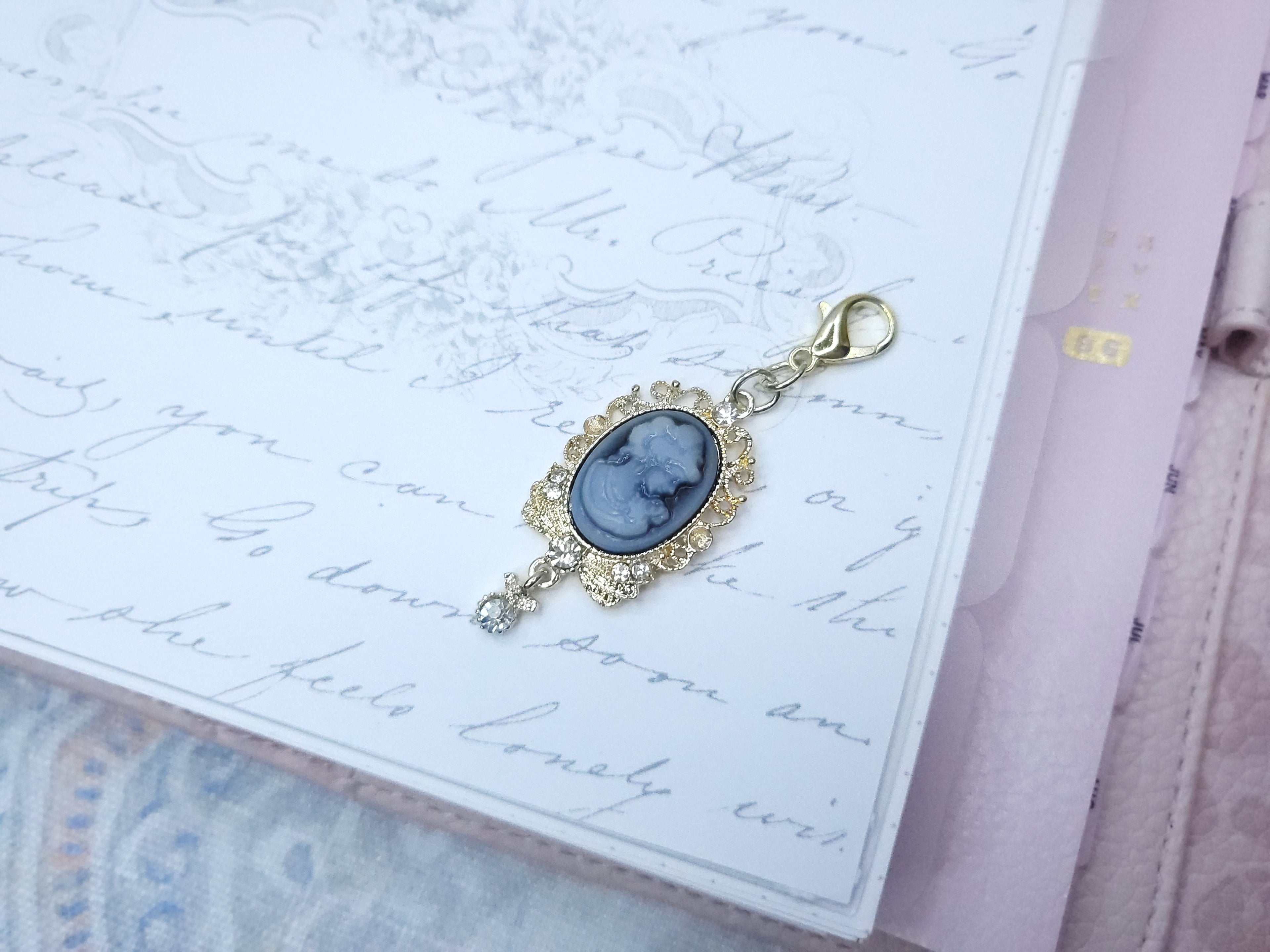 Classic Charm - Cameo