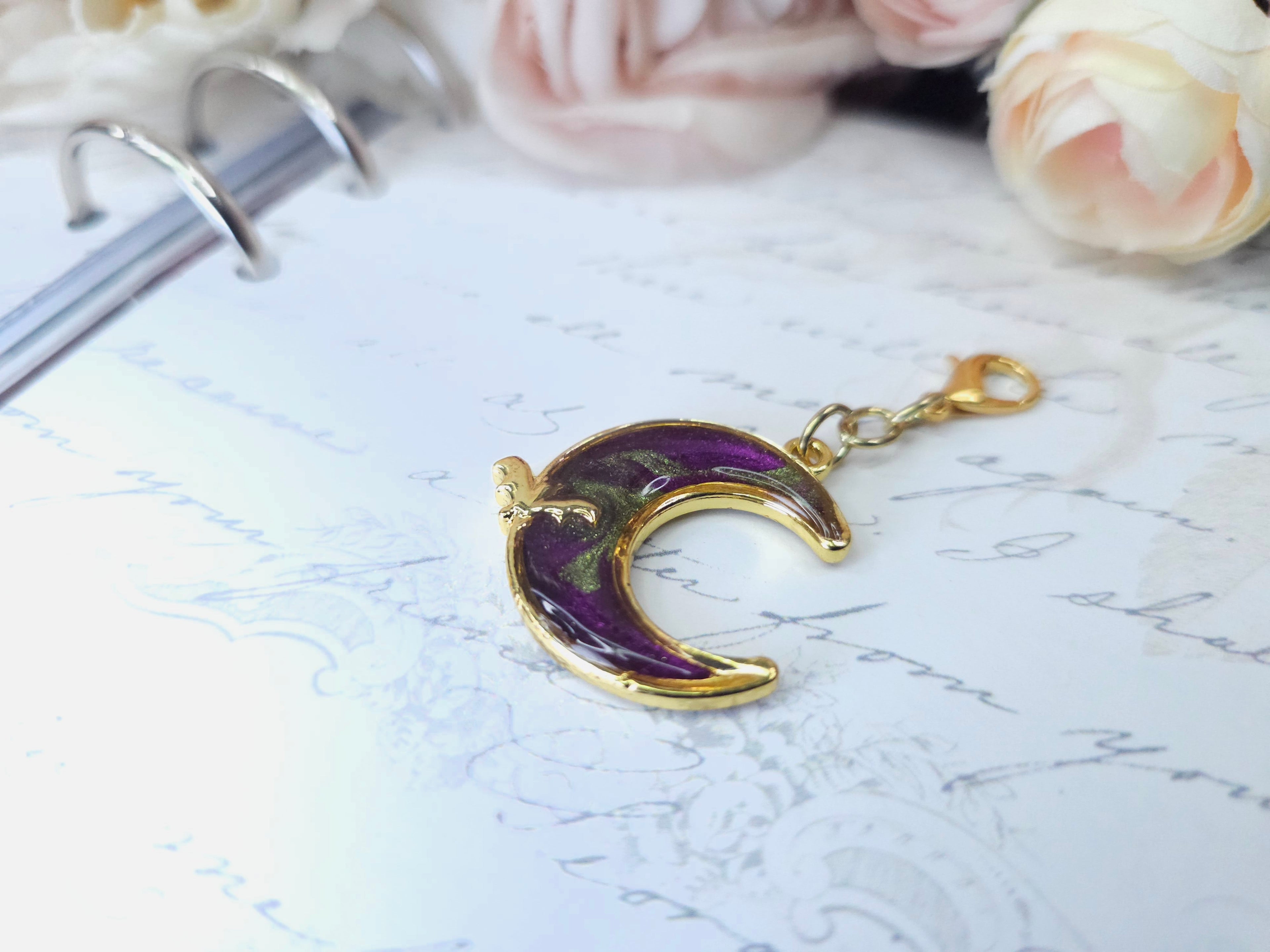 Seasonal Classic Charm - Bat Moon (Goblin's Blood)