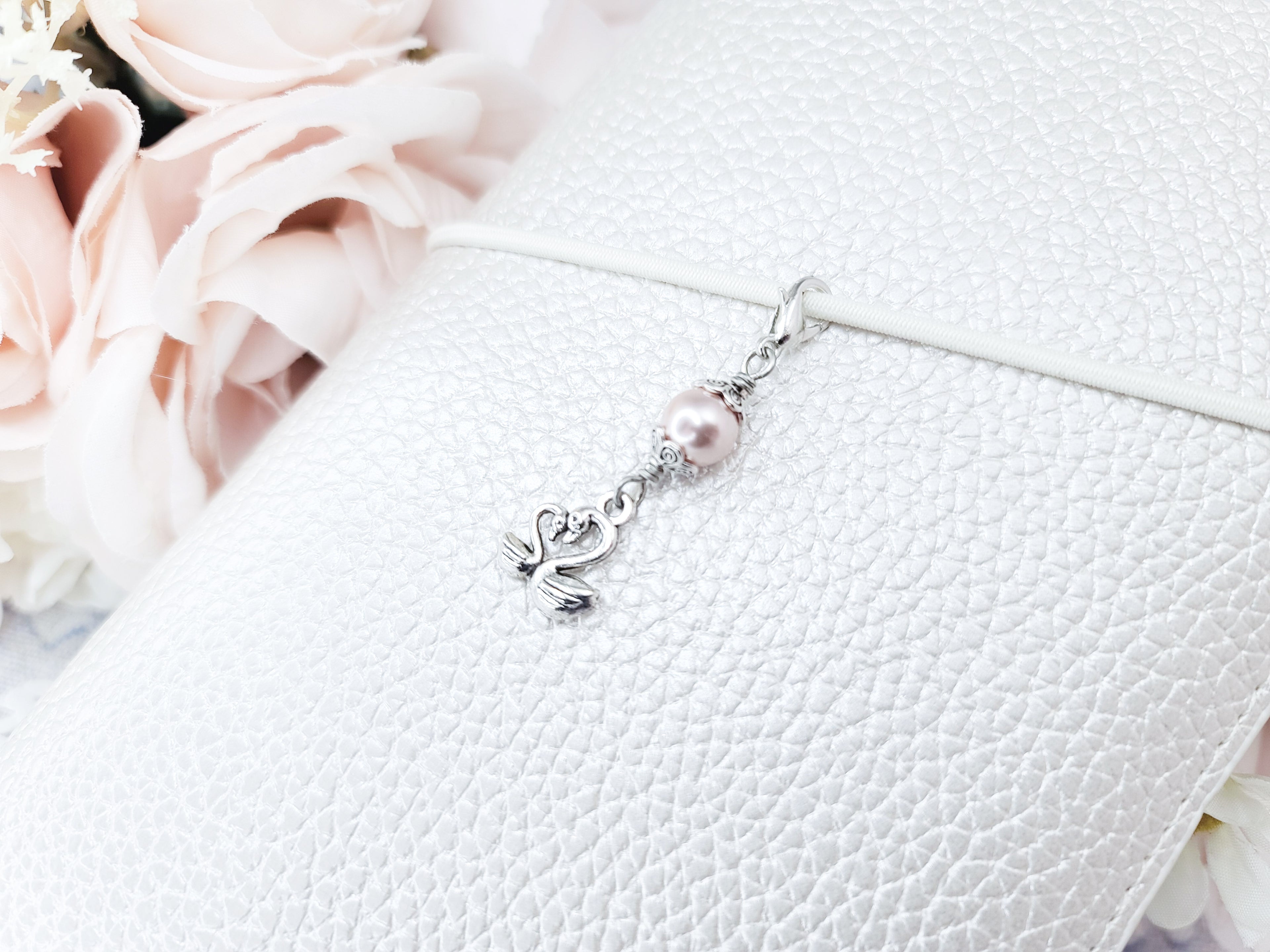 Classic Charm - Swan