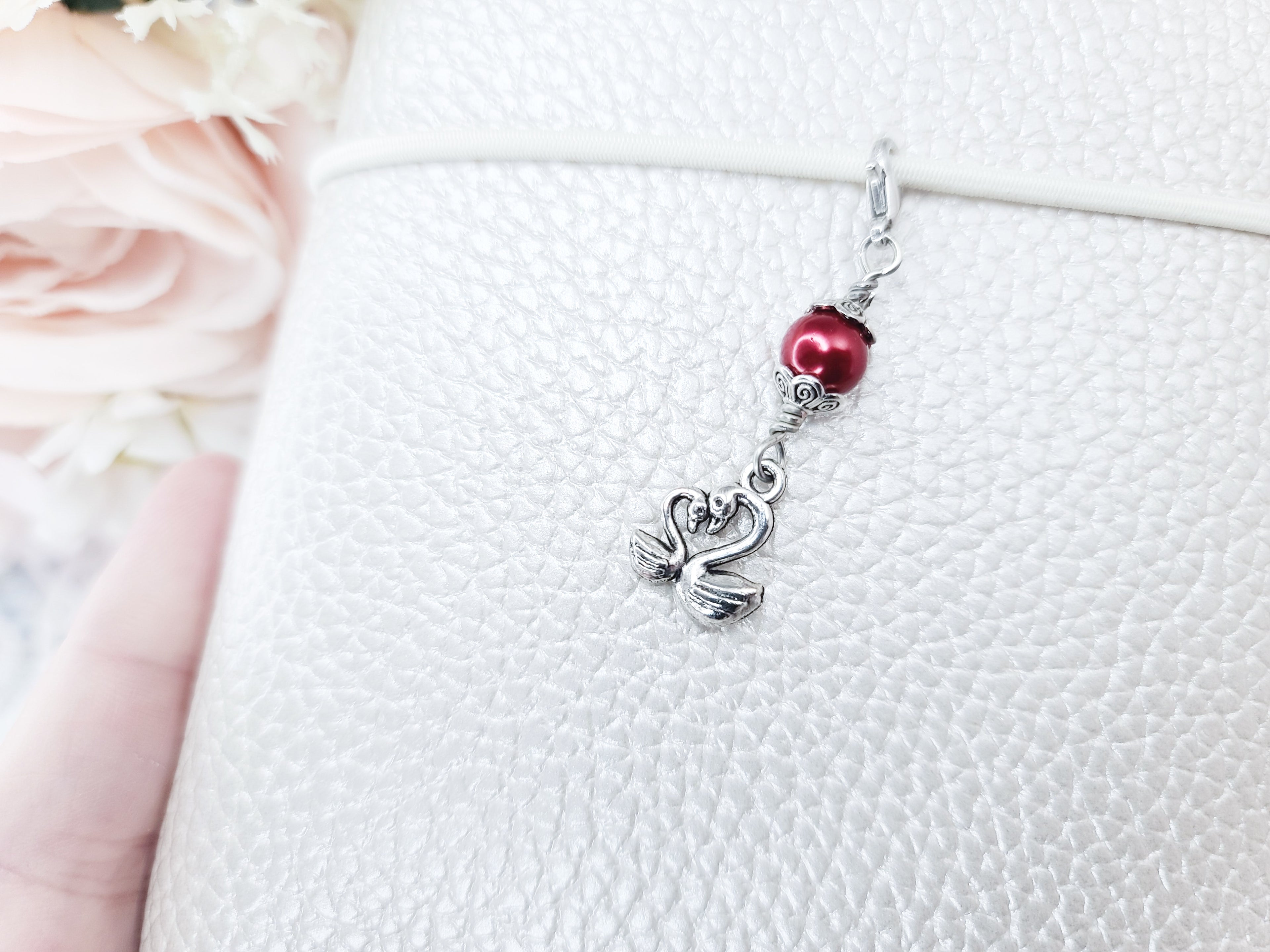 Classic Charm - Swan