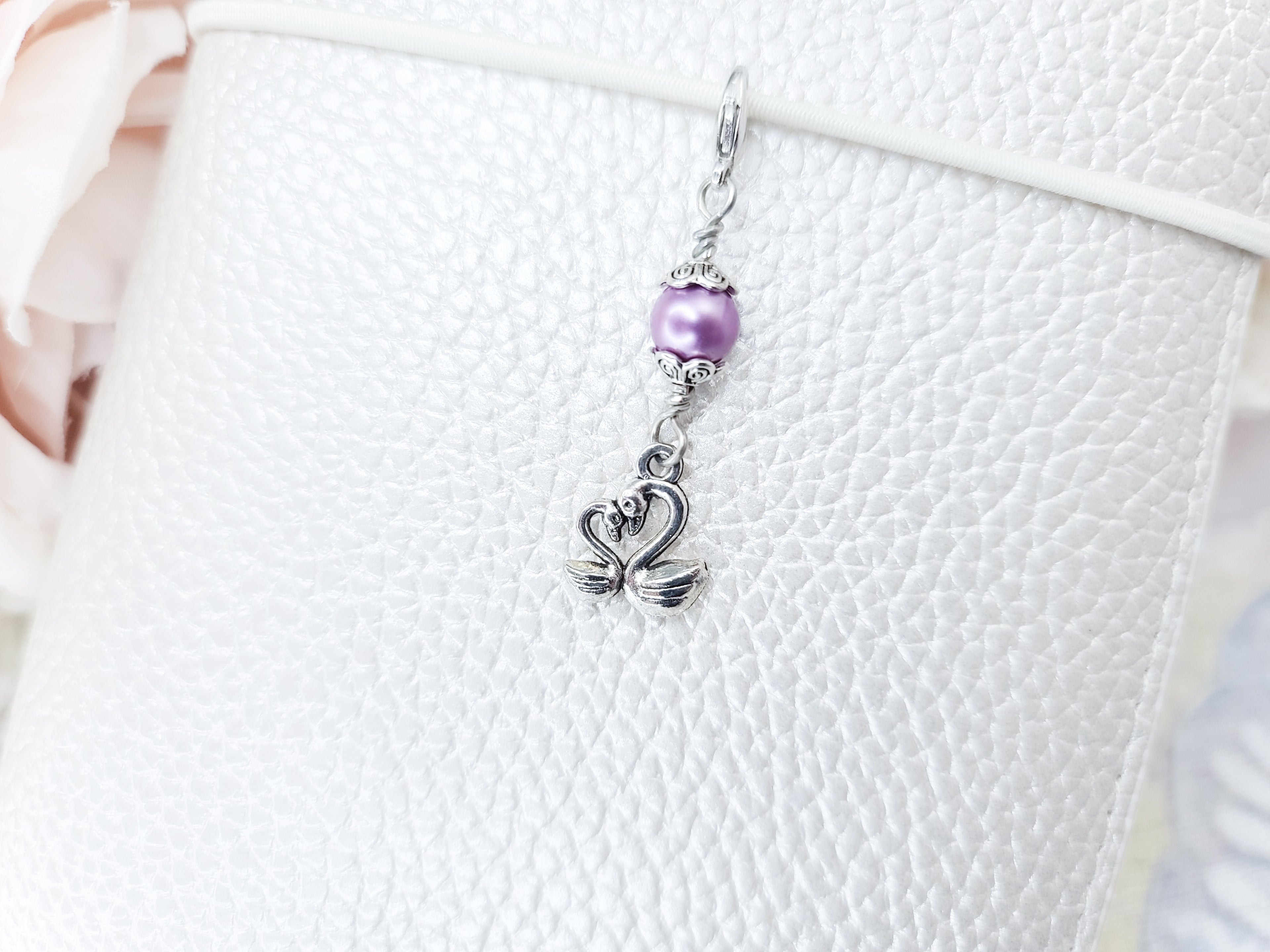 Classic Charm - Swan