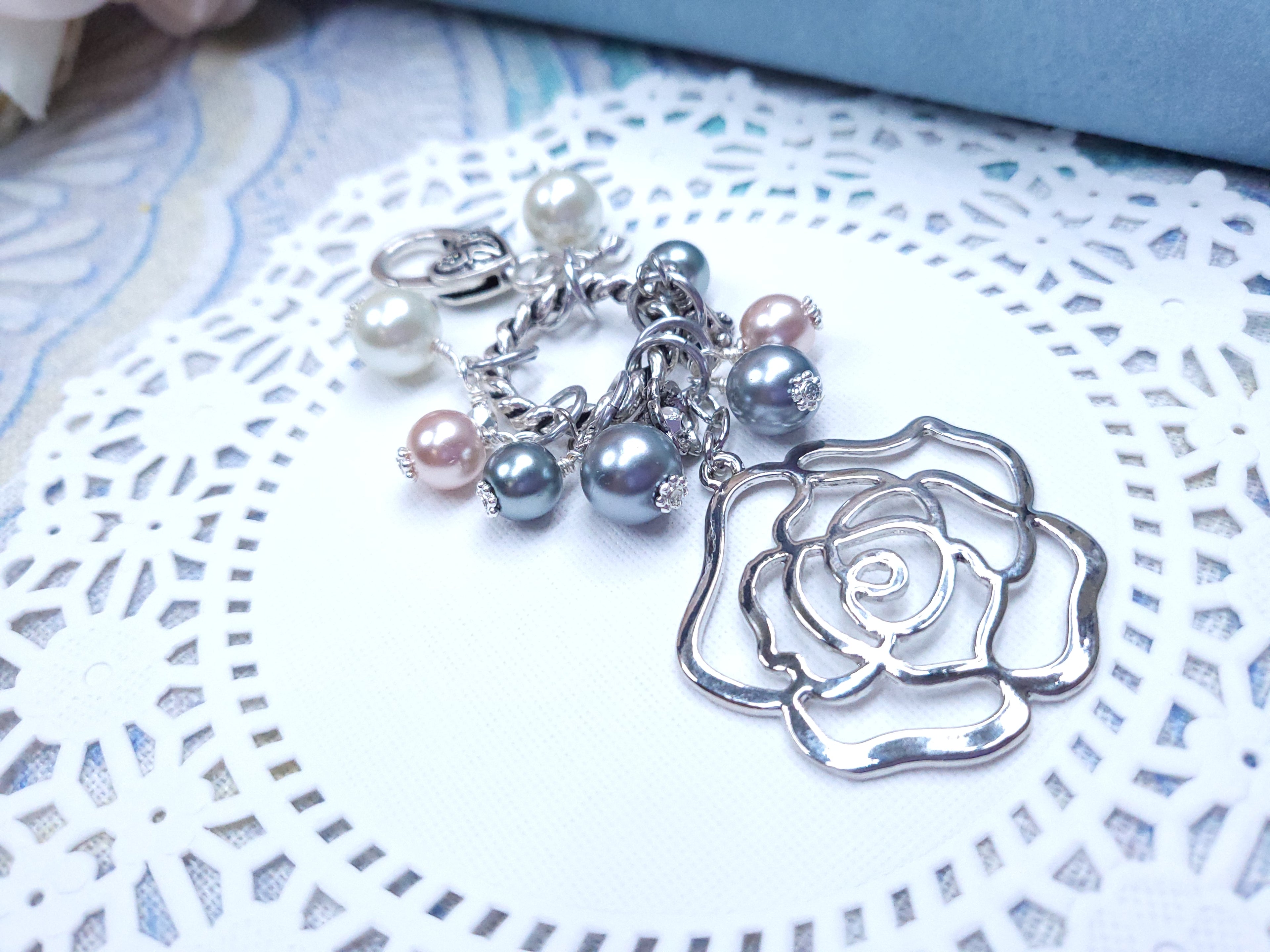 Chunky Dangle - Vintage Rose