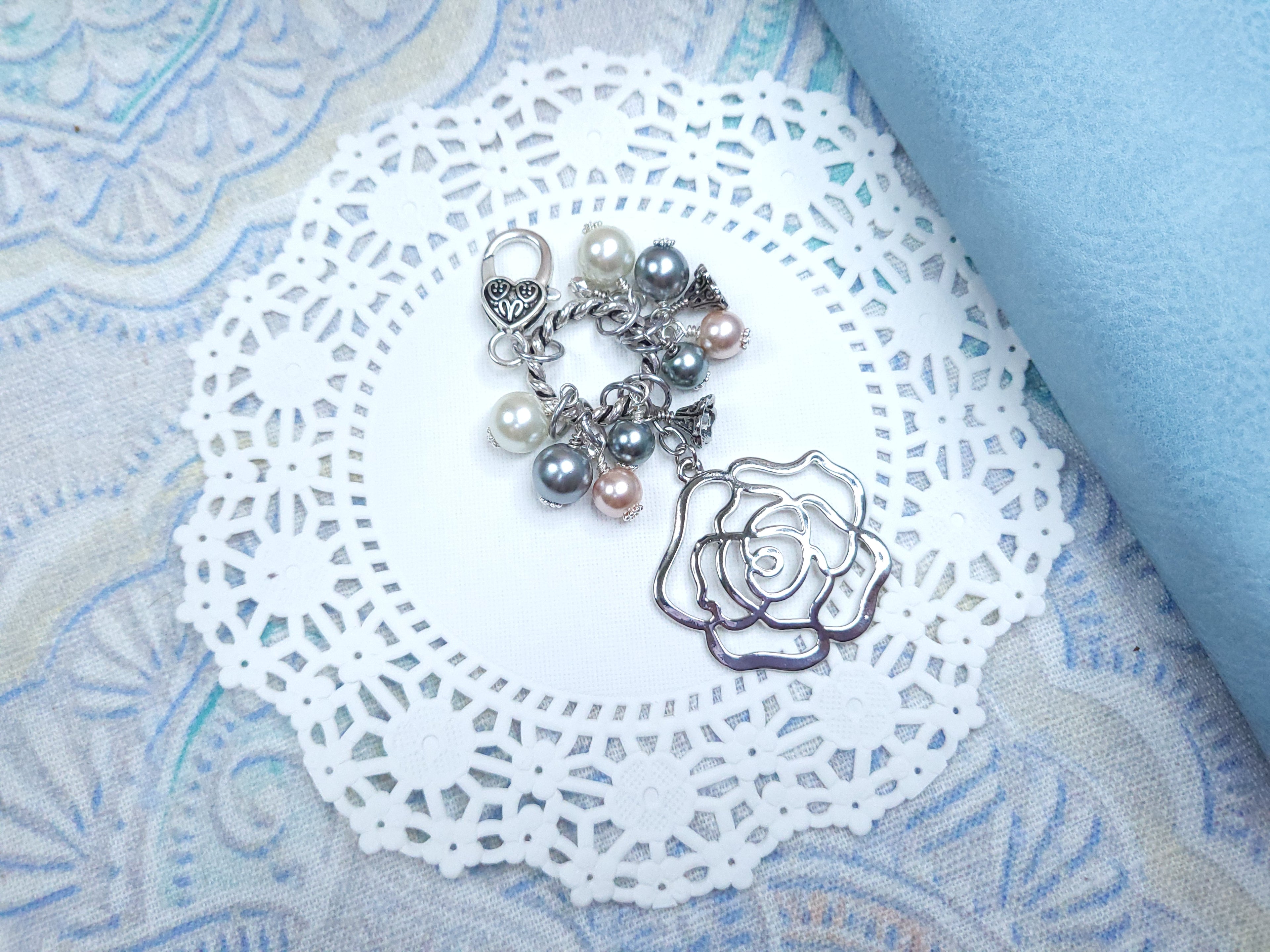 Chunky Dangle - Vintage Rose